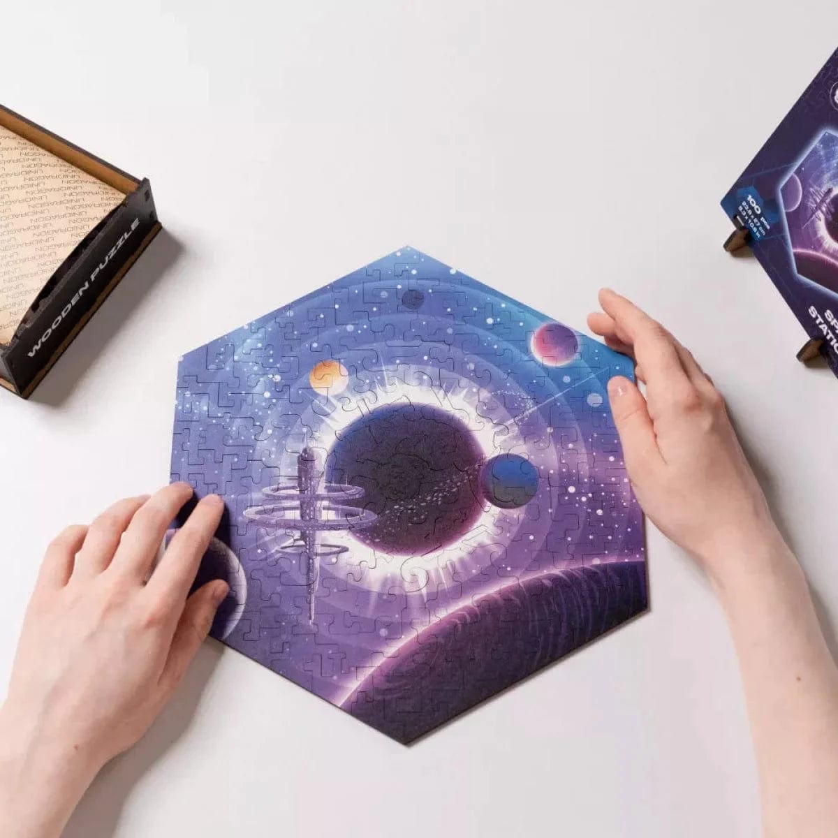 Unidragon Puzzle One Size — 23.8x27 cm — 100 pcs Hexagon Space Station